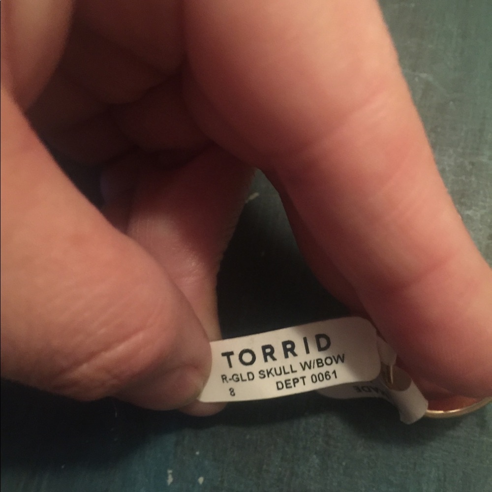 Torrid size 8 gold crystal ring New NWT skull - Picture 3 of 5